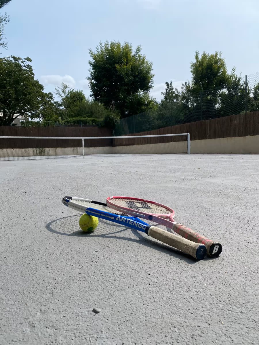 Court de tennis sur la propriété
